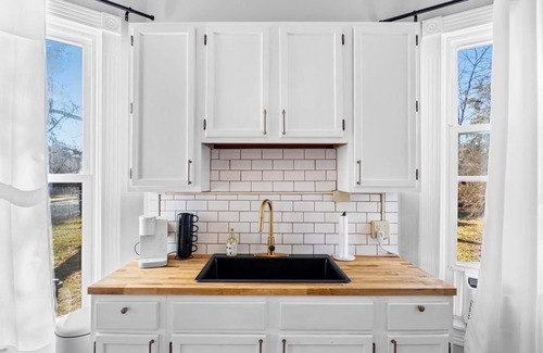 Northside District Apartment | The Headley House - Chic & Cozy space in the heart of downtown