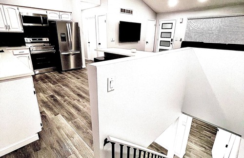 Columbus House | The Headquarters by: BLUE spacious 5 bedrooms Hot tub park!
