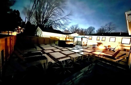 Columbus House | The Headquarters by: BLUE spacious 5 bedrooms Hot tub park!