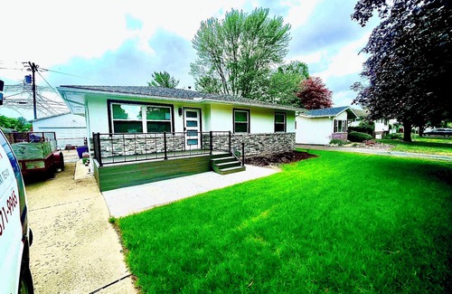 Columbus House | The Headquarters by: BLUE spacious 5 bedrooms Hot tub park!