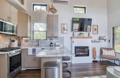 Waynesville House | The Heather @ Water 65, Tiny Home walk to downtown