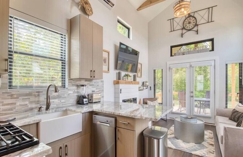 Waynesville House | The Heather @ Water 65, Tiny Home walk to downtown