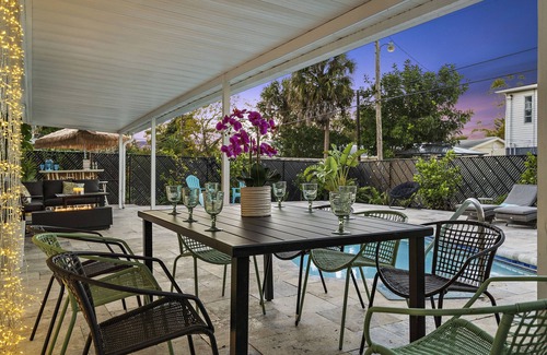 Disston Heights House | The Heaven - Pet Friendly w/BBQ, Pool & Tiki Bar