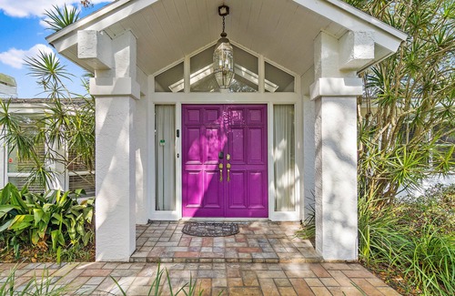Disston Heights House | The Heaven - Pet Friendly w/BBQ, Pool & Tiki Bar