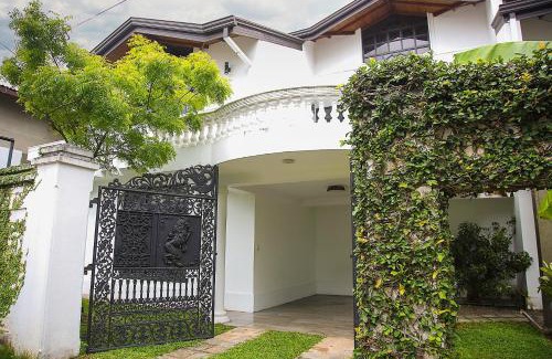 Kanuwana Bed & Breakfast | The Heaven's Villa - 15 Min from BIA Airport