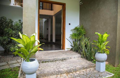 Kanuwana Bed & Breakfast | The Heaven's Villa - 15 Min from BIA Airport