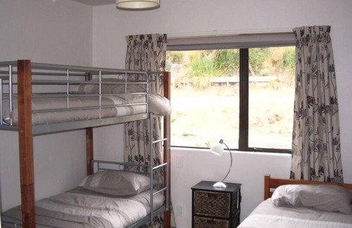 Hanmer Springs House | The Heights a relaxing retreat with a Hot tub and views