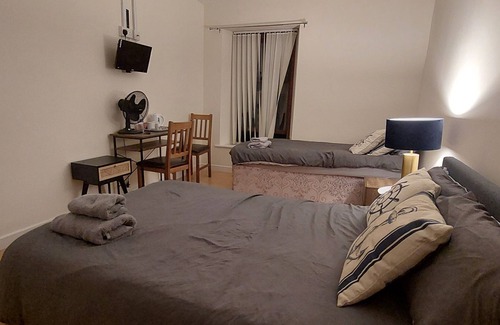 Pembroke Dock Bed & Breakfast | The Helm