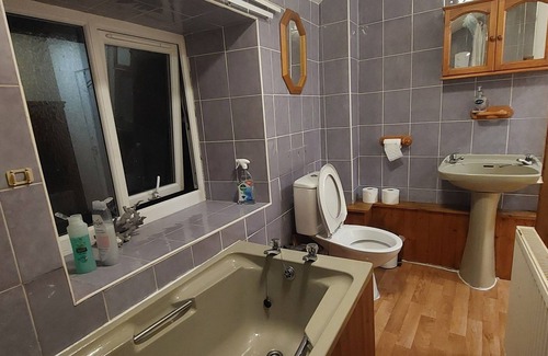 Pembroke Dock Bed & Breakfast | The Helm