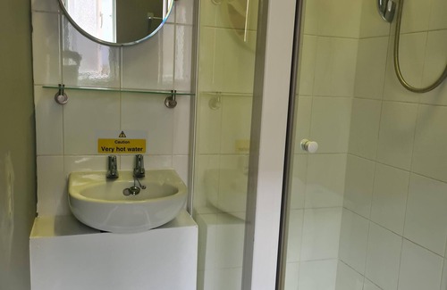Hednesford Hotel | The Hen House