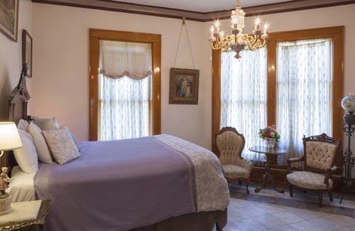 West Main HIll Bed & Breakfast | The Henderson Castle Inn