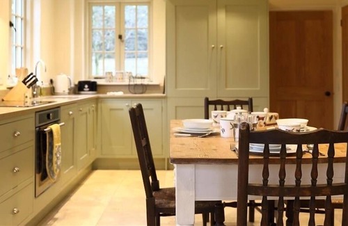 Tetbury Cottage | THE HENHOUSE, pet friendly, character holiday cottage in Tetbury