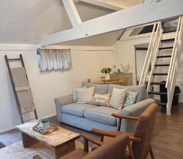 Lechlade House | The Henloft Cotswolds Farm Stay With Pool