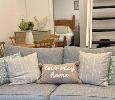Lechlade House | The Henloft Cotswolds Farm Stay With Pool