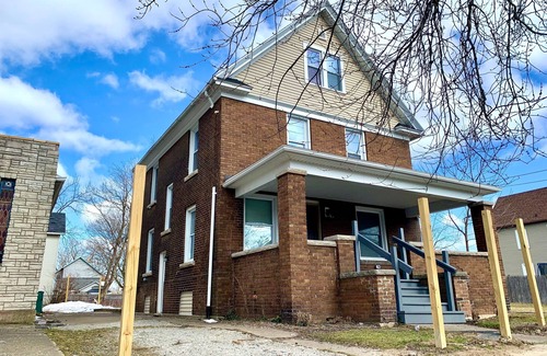 Niagara Falls Villa | The Hennepin House-Private Yard &Parking