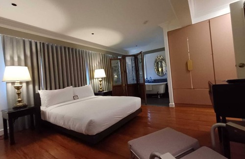 Bagong Lipunan Ng Crame Hotel | The Henry Suites MiraNila Quezon City