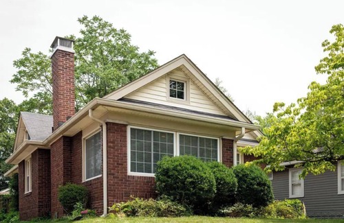 Meridian-Kessler House | The Hens Haven, 2 bd Broadripple Bungalow
