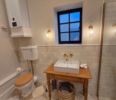 Charlwood Apartment | The Heritage Hideaway