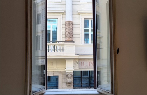 Rione XVI Ludovisi Apartment | The Heritage – Sleeps 4, Between Spanish Steps & Trevi, Rinascente View
