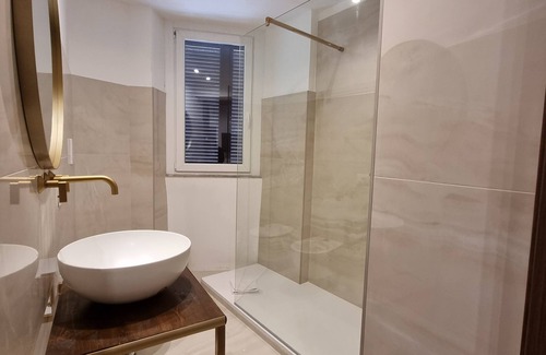 Rione XVI Ludovisi Apartment | The Heritage – Sleeps 4, Between Spanish Steps & Trevi, Rinascente View