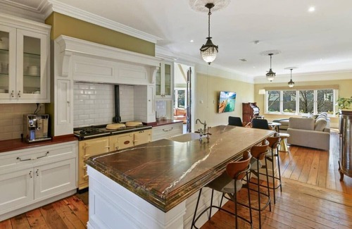 Orange House | The Hermitage - 1870 Heritage Home, Entertains 12