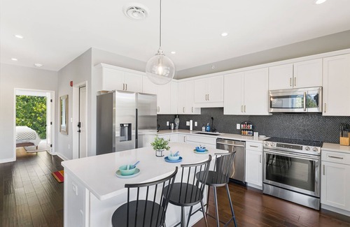 Historic Montford Condo | The Heron - Charming 2-bedroom condo in Asheville with elevator and roof deck