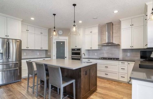 Hastings House | The Heron House – Modern riverfront retreat near downtown Hastings