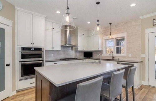 Hastings House | The Heron House – Modern riverfront retreat near downtown Hastings