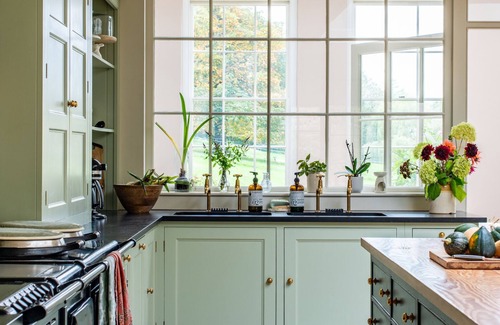 Cheltenham House | The Hewletts is an impeccably restored and exquisitely-presented Georgian manor home