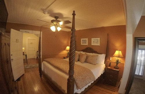 Fort Myers River District Bed & Breakfast | The Hibiscus House