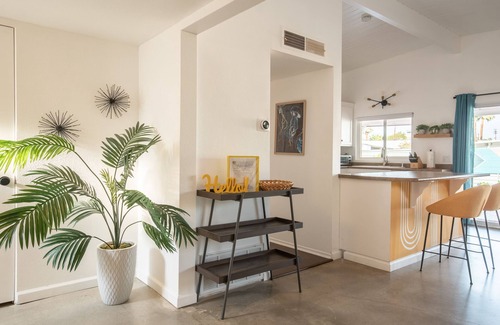 Sunmor House | The Hidden Alexander | Mid-Century, Pool, Arcade, Palm Trees, 10 Min to Downtown