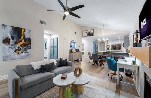 Lewisville House | The Hidden Gem: Gig Speed Internet, Private Hot Tub, near DFW and major highways