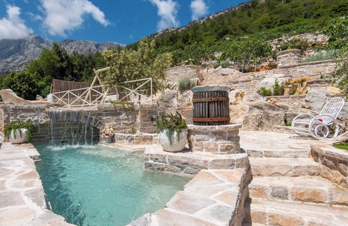 Stankovici Villa | The Hidden Treasure Village, 7-Bedroom Luxury Holiday Resort with children playground, private Pool and Private Parking, SEA VIEW
