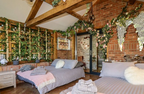 Barlby Cottage | THE HIDE AWAY, pet friendly, luxury holiday cottage in Barlby