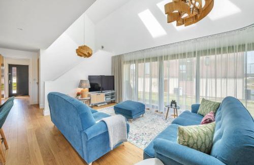 Holworth House | The Hide