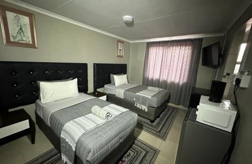 Greater Johannesburg Metropolitan Area House | The Hide in Roodepoort