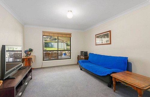 Lakewood House | The Hideaway - 4 bedroom airconditioned holiday house with pool