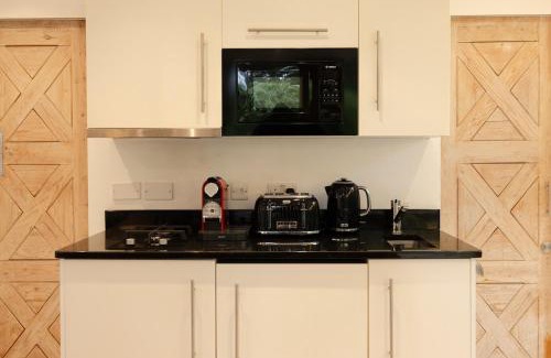 South Cerney Ski Chalet | The Hideaway - A cosy retreat by the lakes