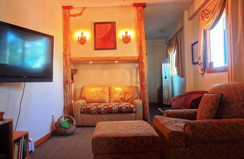 Florissant Apartment | The Hideaway Apartment at TihsreeD (Tiz-reed) Lodge Wedding and Event Venue.