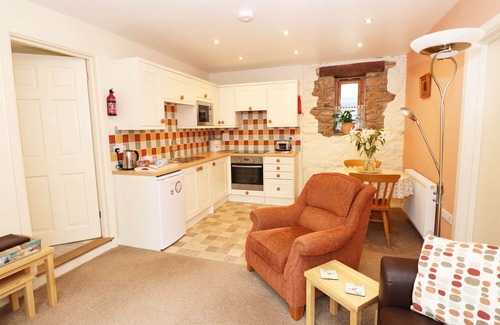 Tavernspite Cottage | THE HIDEAWAY AT THE BARN, romantic, with a garden in Amroth