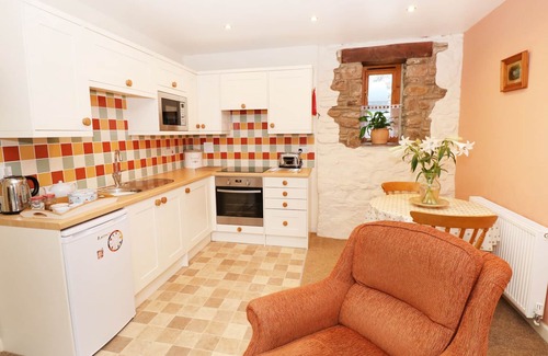 Tavernspite Cottage | THE HIDEAWAY AT THE BARN, romantic, with a garden in Amroth
