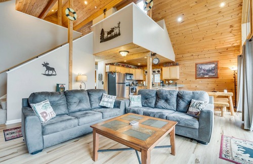 Piney Flats House | The Hideaway Cabin-Piney Flats- Tri-Cities- Bristol Motor Speedway