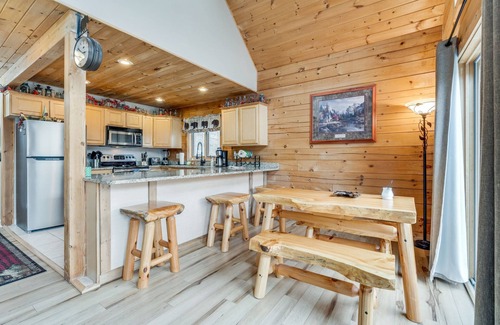 Piney Flats House | The Hideaway Cabin-Piney Flats- Tri-Cities- Bristol Motor Speedway