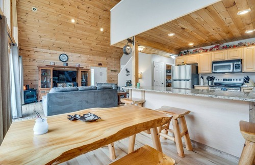 Piney Flats House | The Hideaway Cabin-Piney Flats- Tri-Cities- Bristol Motor Speedway