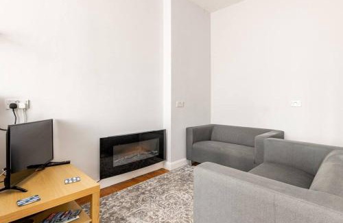 Roundham Apartment | The Hideaway, Family apartment close to the beach.