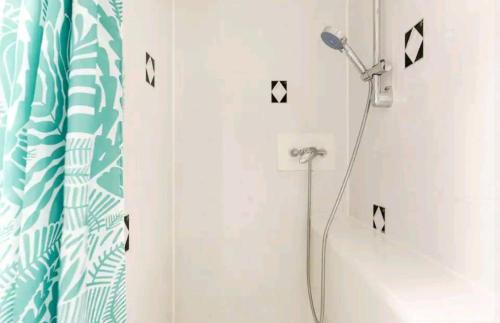 Roundham Apartment | The Hideaway, Family apartment close to the beach.