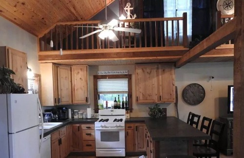Alix Cabin | The Hideaway @ Horsehead Lake