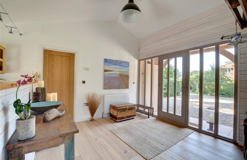 Worth House | The Hideaway - One Bedroom House, Sleeps 2