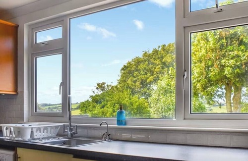 Tregony Apartment | The Hideaway - Spacious 3 Bedroom Apartment