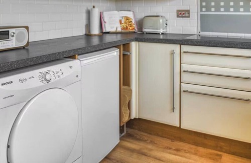 Tregony Apartment | The Hideaway - Spacious 3 Bedroom Apartment